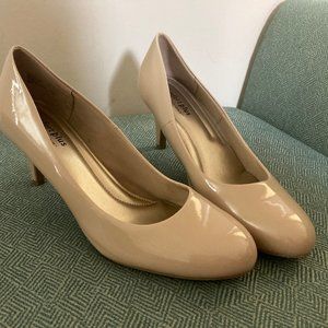 Beige patent leather heels